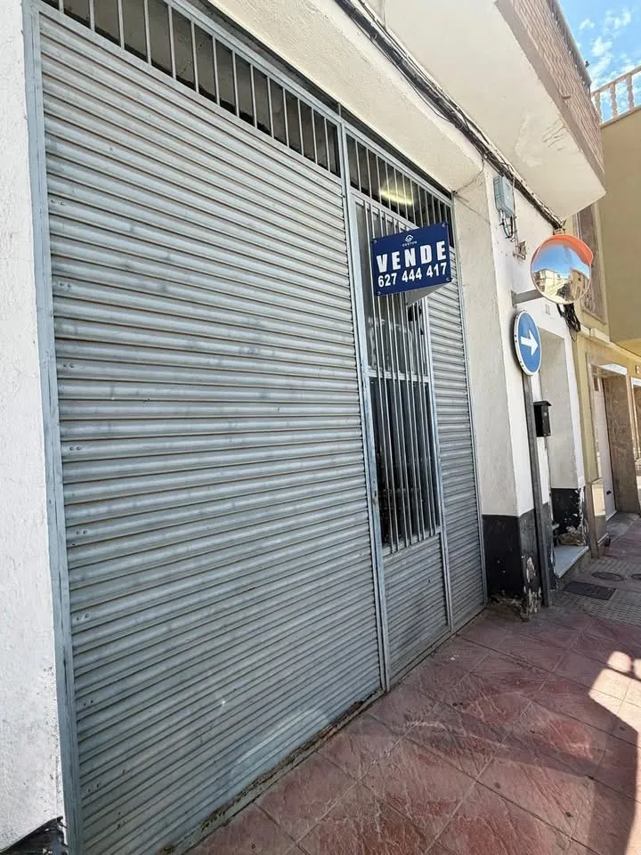 Amplio Local/Garaje Rulador