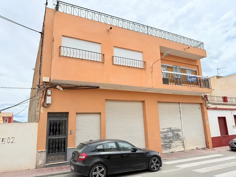 Dos Viviendas y Garaje