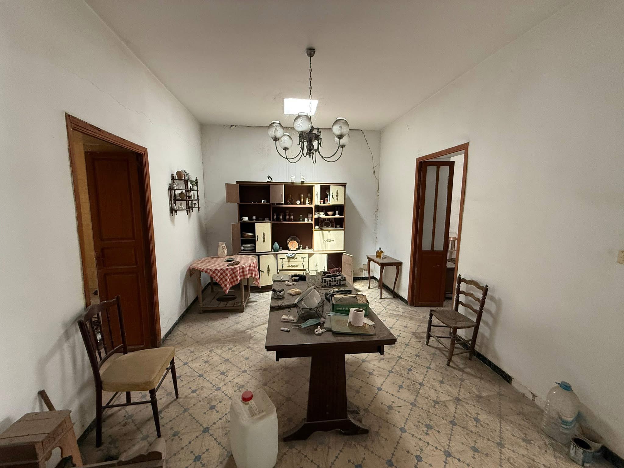 Amplia vivienda con patios, terraza y gran potencial en Albox (Almeria) 3