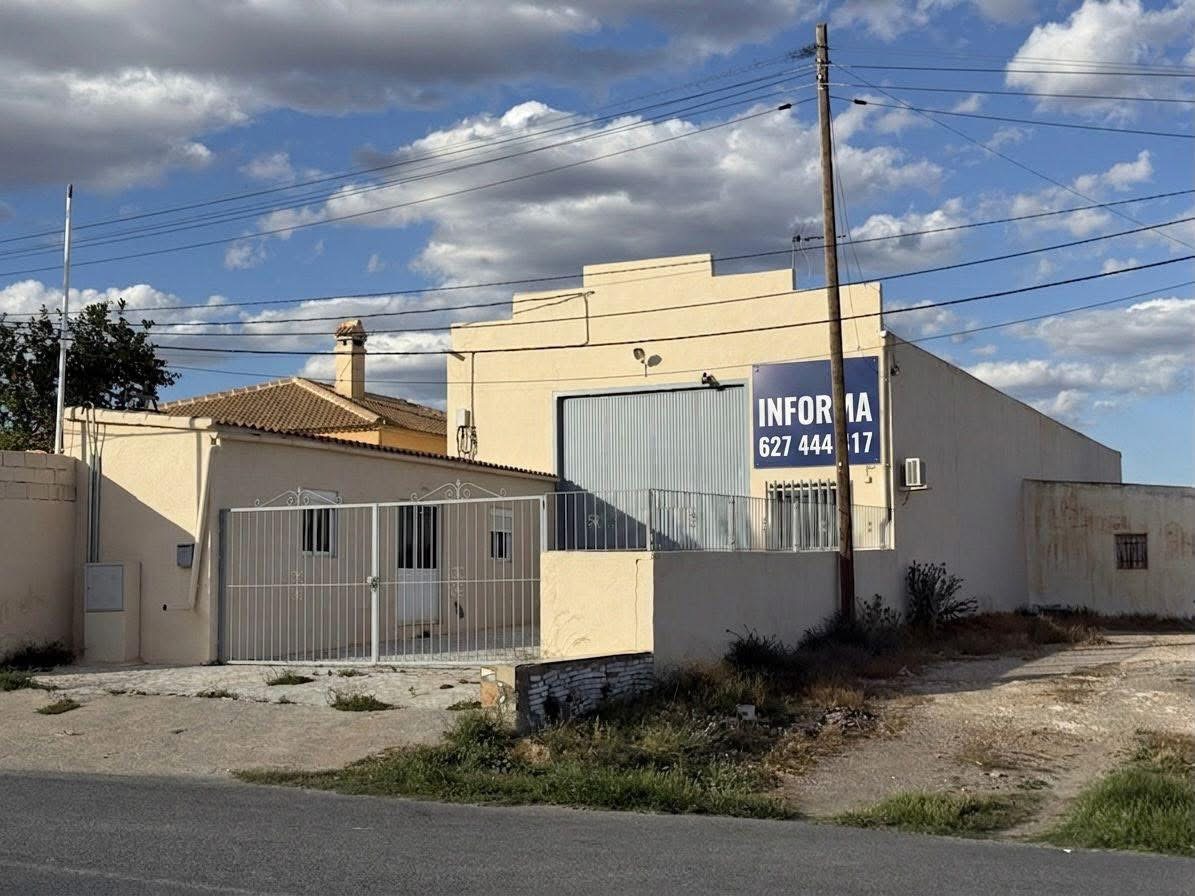 Industrial Warehouse in La Molata (Albox) – €199,950