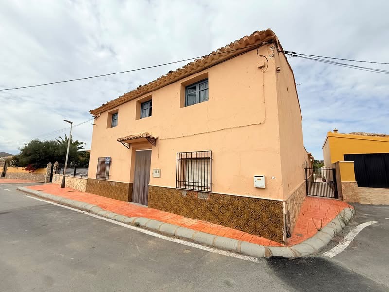 ☀️🏡 CASA AMPLIA CON MÁS DE 300 m2 Y MUCHAS POSIBILIDADES · LA PERLA, ARBOLEAS 