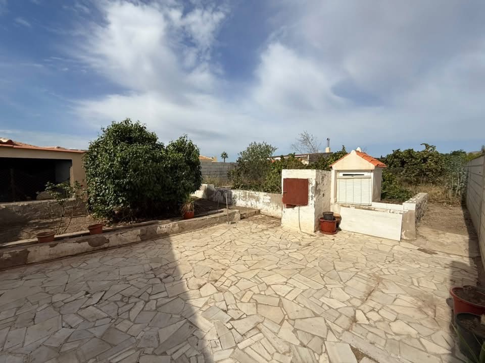 ☀️🏡 CASA AMPLIA CON MÁS DE 300 m2 Y MUCHAS POSIBILIDADES · LA PERLA, ARBOLEAS  3